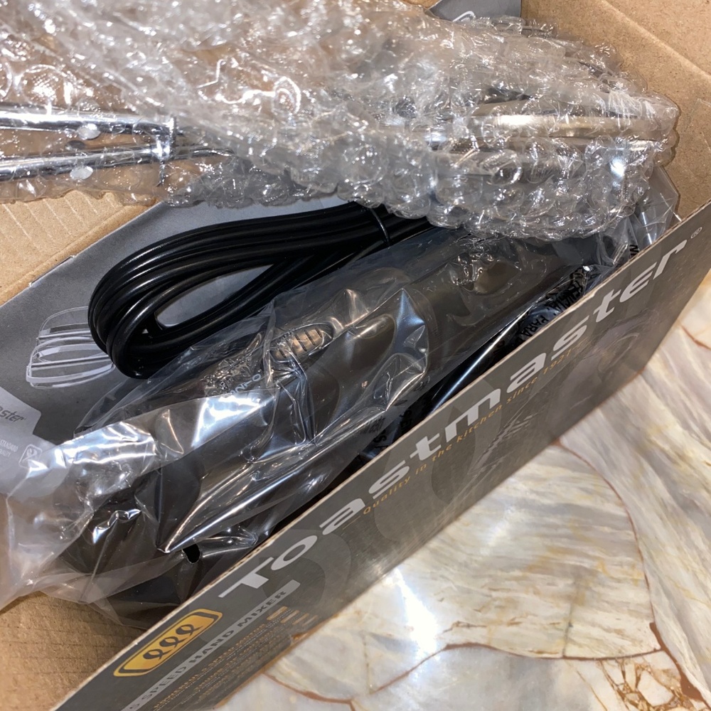 Toastmaster 5 Speed Hand Mixer - Picture 4 of 5